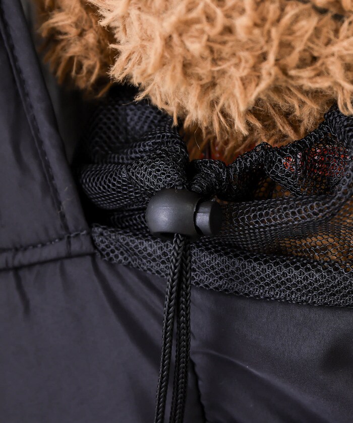 上部分がメッシュになっており、猫ちゃんの様子を見ることができます