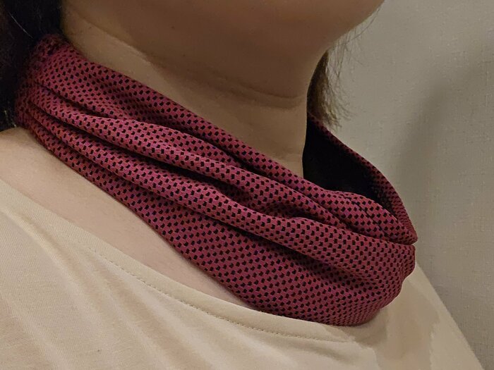 ゴム部分を後ろにして着用