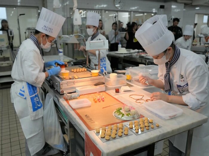 不二家が2022年9月に発足した「スマイルスイッチ部」との共同開発