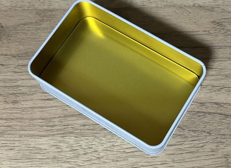 セリア、ギフト缶 猫×花筆者撮影写真