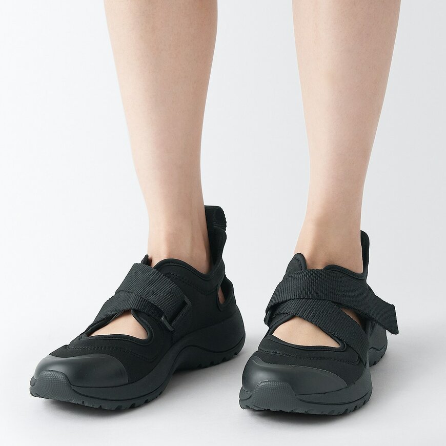 出所：無印良品ネットストア スニーカーサンダル