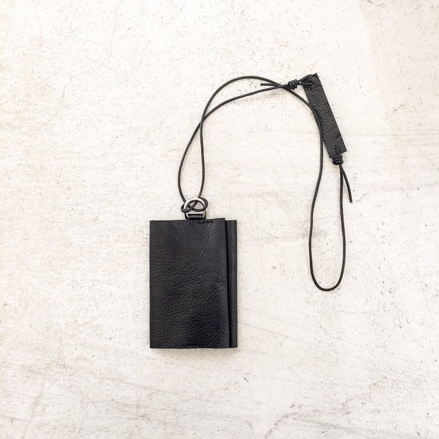 ARUMO - レザーカードケース ¥11,880（税込）