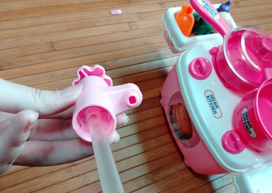 筆者撮影（ダイソー、ままごと（キッチン））