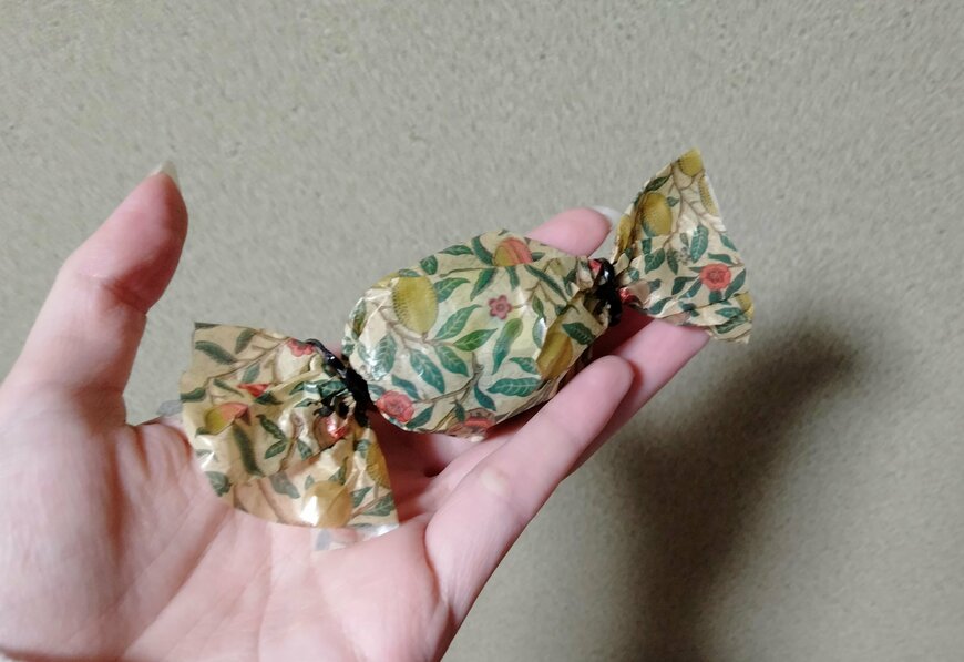 筆者撮影（セリア、ワックスペーパー S 26P ウィリアム・モリス）