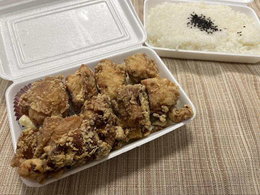 モモ肉とムネ肉が入ったからあげ