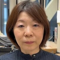 写真にうつる自分の髪型にショックを受けた女性→ショートボブから『垢抜けショート』へスタイルチェンジ