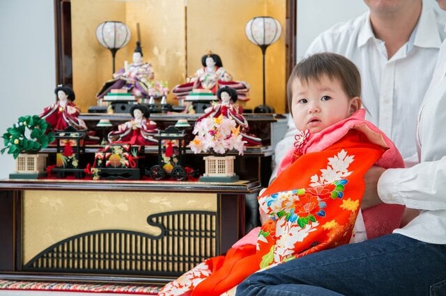 ひな祭りに祖父母も呼ぶべき？経験ママたちの「両親・義両親への声掛け」の仕方