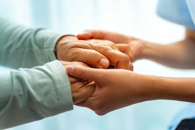 65歳からの「介護保険料」は1人あたり月額どれくらいなの？たとえば「年金月額25万円」だったらいくらかシミュレーション