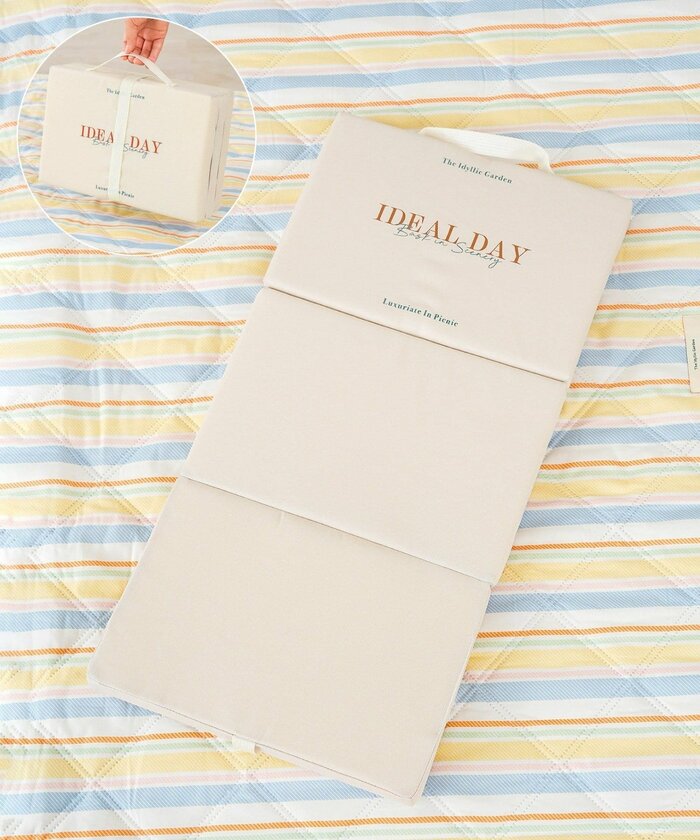 「三つ折りレジャークッション(880円)」