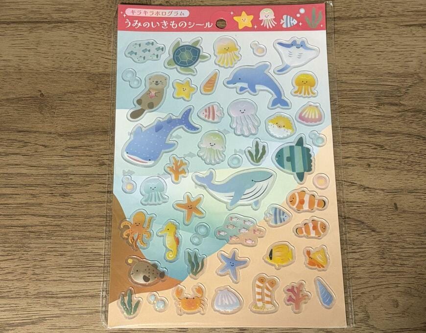 筆者撮影（セリア、立体クリアシール ホログラム うみのいきもの）