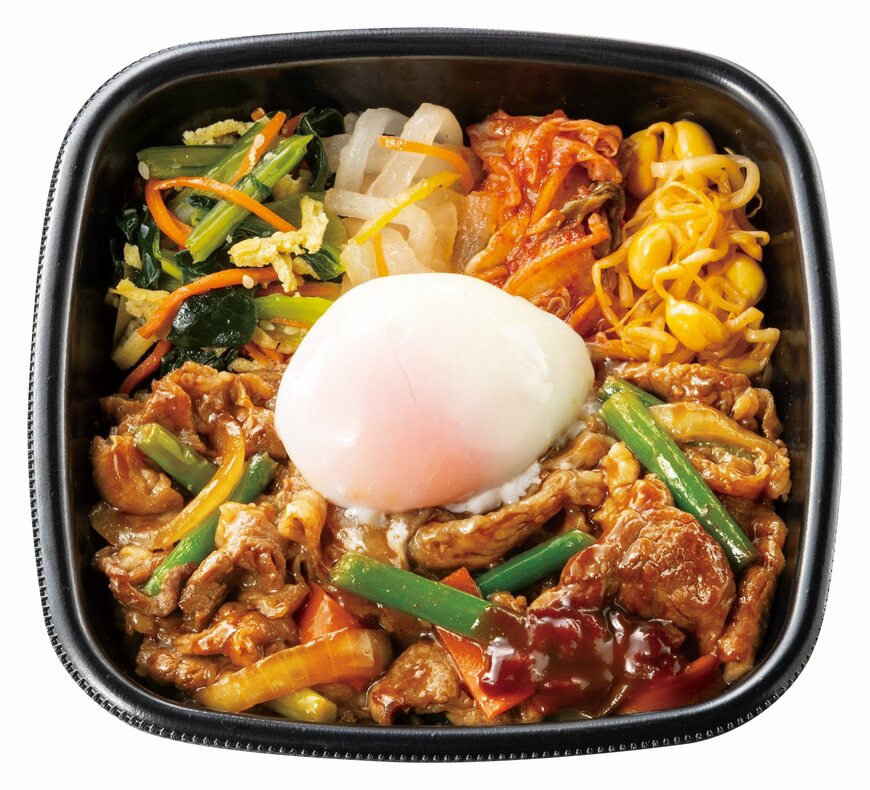 出所：株式会社プレナス「『ほっともっと』今年もやってきたアジアンフェア第一弾！甘旨ダレの牛焼肉とたっぷり野菜が混ざり合う絶妙な味わい『1/2日分の野菜が摂れる！焼肉ビビンバ』」