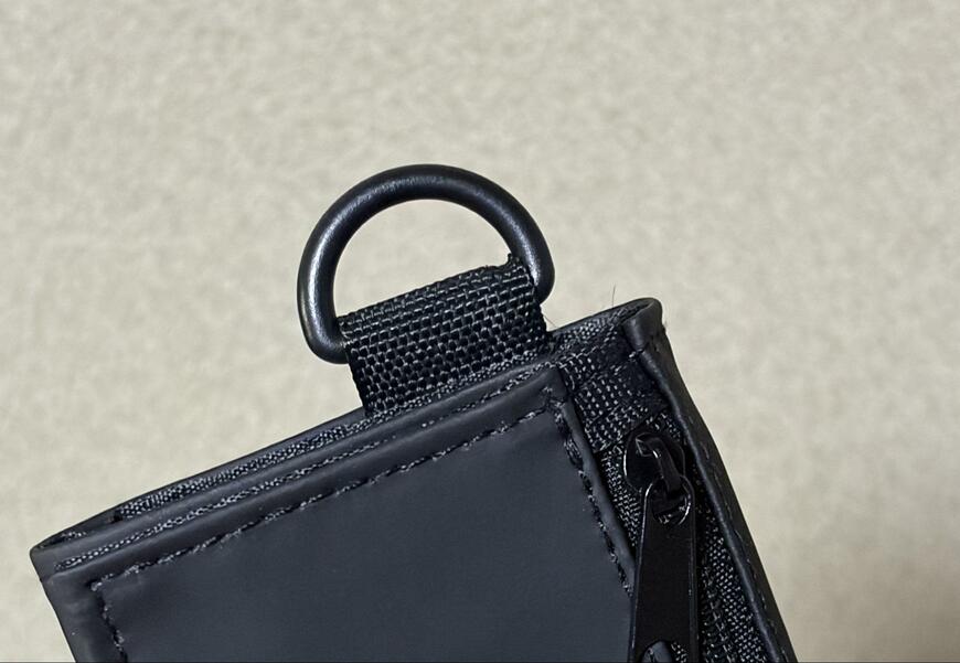 ダイソー、三つ折り財布の画像