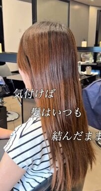 背中まで伸ばしたロングヘアの女性　大胆にカットしてイメチェンした結果が話題
