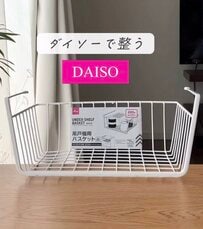 「アイデアがすごい…！」ダイソーの〈吊り戸棚用バスケット〉で→キッチン・子供部屋・お風呂・クローゼットの収納が増える！