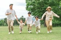 現金給付「子ども1人あたり2万円」令和7年12月支給を目指す自治体も！児童手当の受取口座への振込でスピーディーに対応できそう？！【物価高対応子育て応援手当】