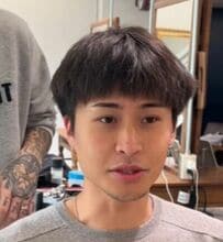 ストレートヘアのイケメン男性　「短髪・強めパーマ」でのイメチェン姿に絶賛の声