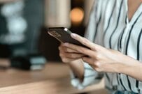 寝坊した妻に夫から届いた「昼飯の写真」　予想外すぎる1枚に妻は「なんやこれ」