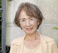 【91歳マダム】犬とお散歩の“上品コーデ”に称賛の声！「綺麗！」「品があって素敵」と反響