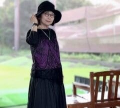 【76歳マダム】ゴルフレッスンコーデ。“ゴルフウェアを着ない”選択もアリ 上品なレースコーデに見惚れる！