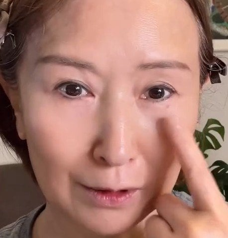 「輝きが出て若々しく」60代がやるべき“メイクの一手間”に目からウロコ！“たった2つ”のコツをノーファンデ65歳マダムが徹底解説