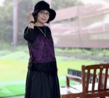 【76歳マダム】ゴルフレッスンコーデ。“ゴルフウェアを着ない”選択もアリ 上品なレースコーデに見惚れる！