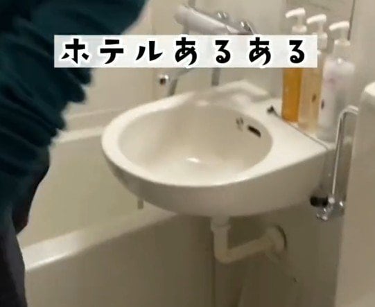 ホテルでお風呂の後に体を拭いた時の違和感…手にした予想外のものに「私もやった」「修学旅行思い出す」