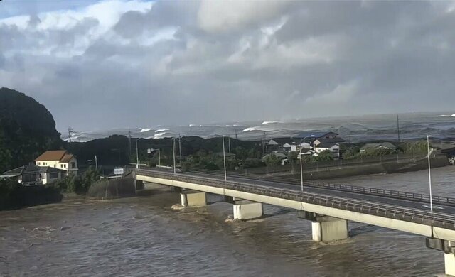 台風が去った「宮崎県の海岸」で目撃された巨大な白波　ダイナミックな光景に「葛飾北斎の絵みたい」