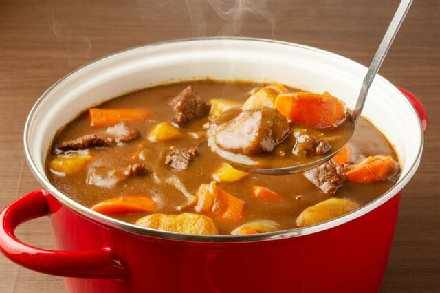 60歳代で「貯蓄3000万円以上」は何パーセント？止まらぬ物価高が、家庭の食卓を圧迫しつづけるいま考える《老後資金》の準備