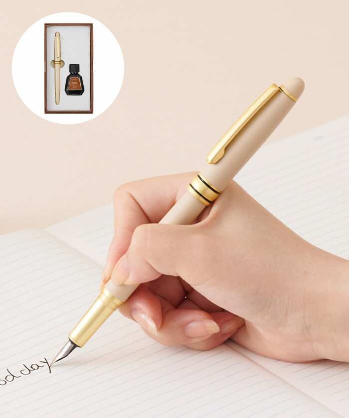 なめらかな書き心地が魅力の万年筆