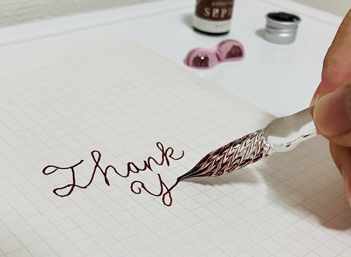 使い終わったらペン先を水洗いして、ティッシュや布などで拭くだけ