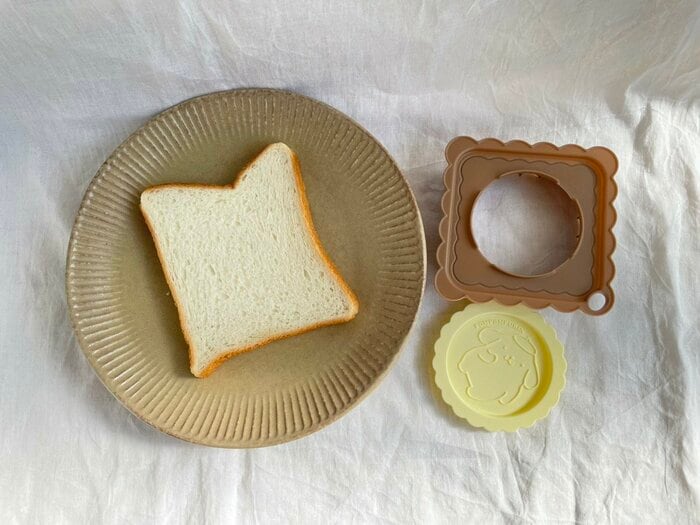 サンドイッチの外枠を作る茶色のパーツは11cm×11cm