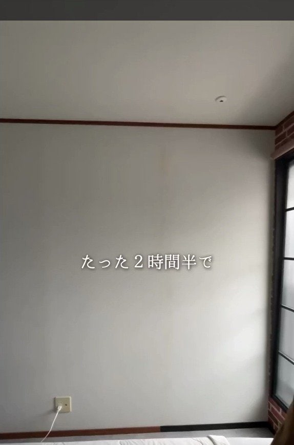 貼ってはがせる壁紙でたった2時間半の寝室リフォーム！ のり不要で「賃貸でも挑戦しやすい」DIYに反響