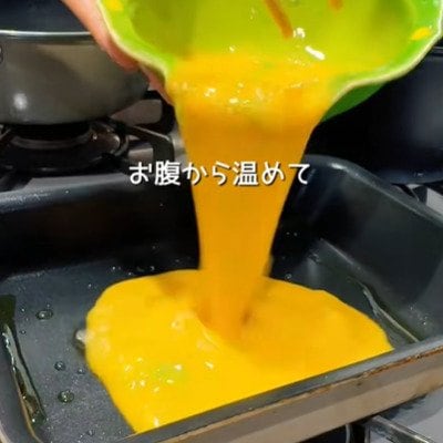 お惣菜をフル活用し、手作りのおかずは1品だけ！妻が夫に作る、ご飯の上に乗せるだけで完成するボリューム満点な「簡単のっけ弁」の実用的な時短アイデア