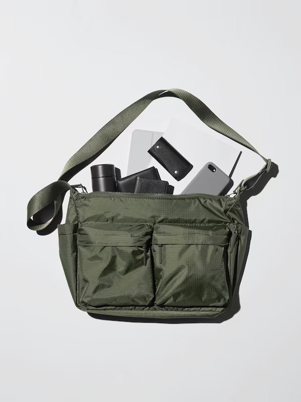 出所：ユニクロ公式　マルチポケットショルダーバッグ