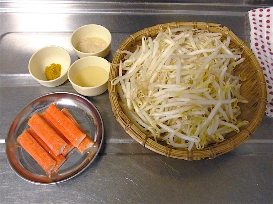もやしとカニカマだけの超簡単＆さっぱりした一品は、お酒のアテによし、お弁当用にもよし