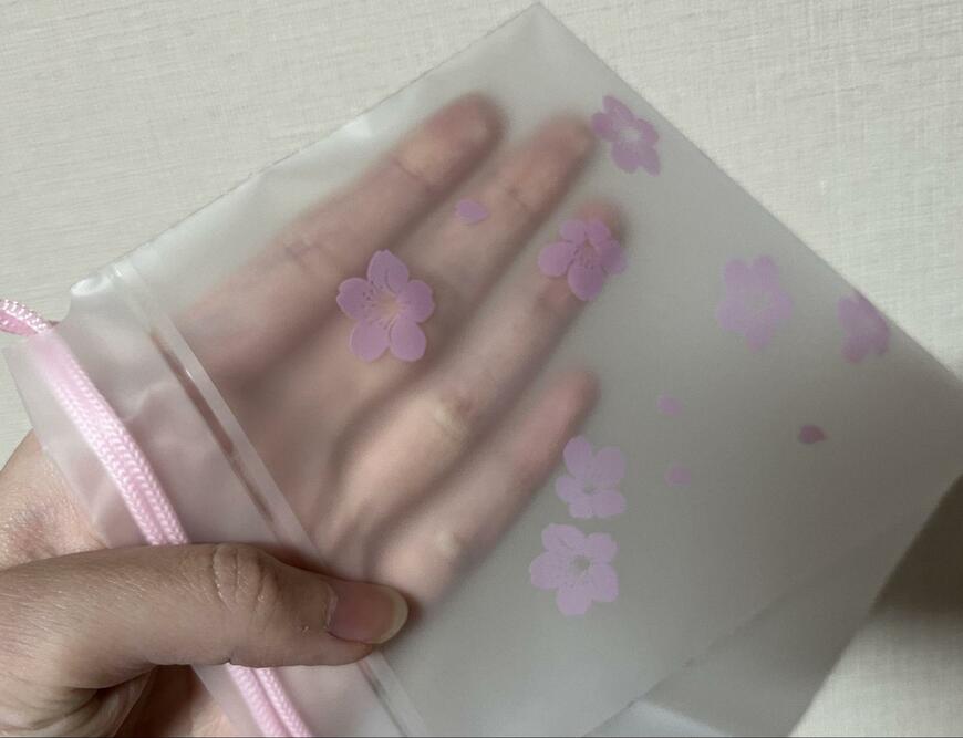 筆者撮影（キャンドゥ、折りたたみ傘 巾着ケース 2P さくらフリーティング）