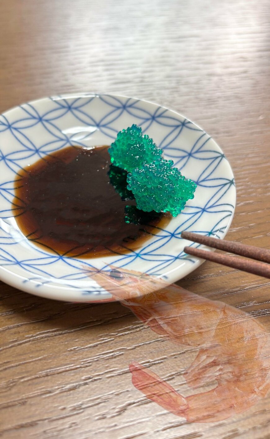 醤油と甘エビの卵ピアス