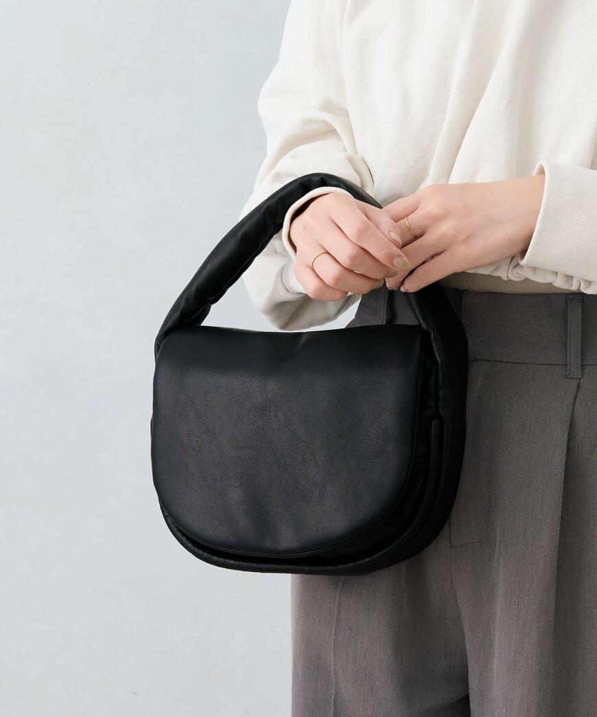 3COINS、レザー調パファーハンドバッグ画像