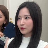 ロングヘア女性がバッサリカットで印象チェンジ！〈丸みレイヤーボブ〉で「どの瞬間も可愛い」と満足