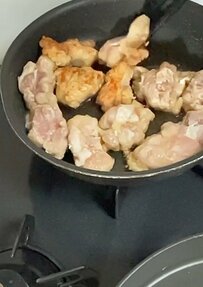 【約20分で完成】よく食べる彼におくる定番人気のからあげ弁当、同時進行で副菜もささっと作る手際に注目