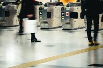 「電車に乗り遅れた男性」が取った行動に思わず目を疑う　周囲の乗客も驚き…