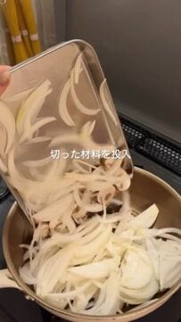 「月1.5万円に食費を抑えたい」27歳女性が作る「オムハヤシ弁当」がボリュームたっぷり
