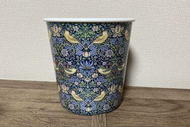 セリア購入品】モリスの「いちご泥棒」デザインのゴミ箱が最高！新生活