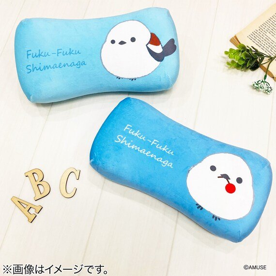 雪デザインと赤い実デザインの2種類を展開