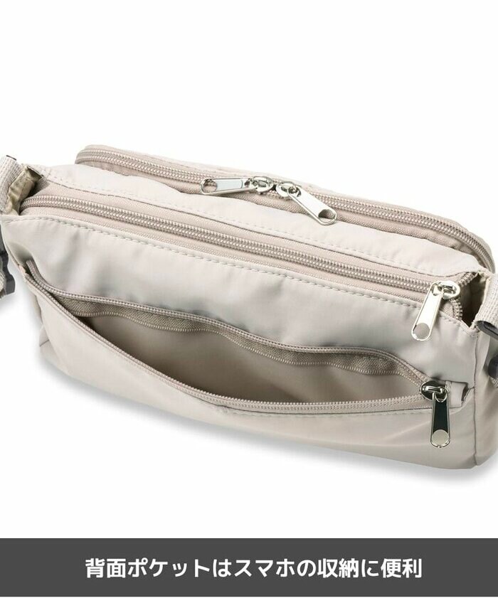 お出かけの必需品が余裕をもって収まります