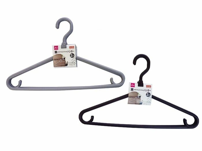 ありそうでなかった画期的なアイテム、「車の中でも掛けれるハンガー」