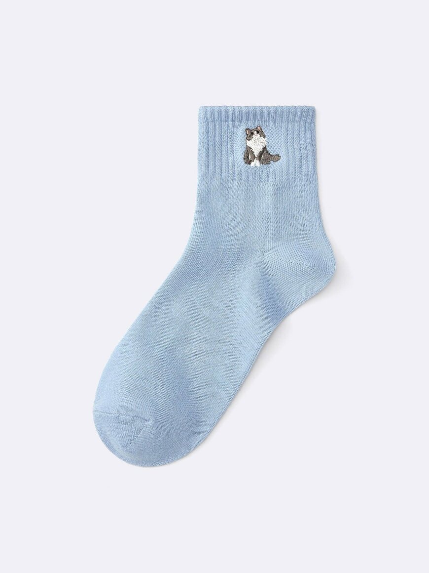 出所：GU公式　アンクルソックス（刺繍）