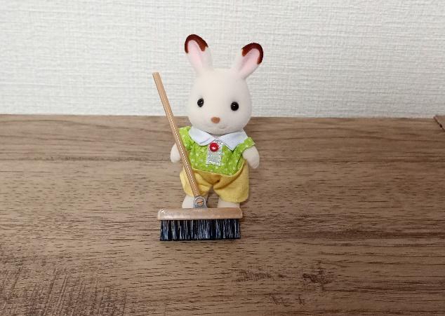 筆者撮影（セリア、ミニチュア ほうき）