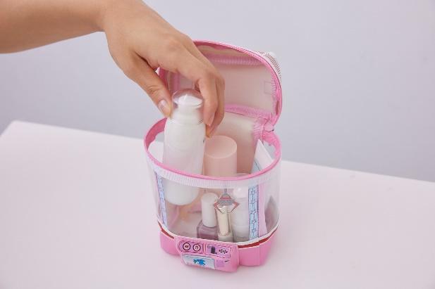 出所：株式会社宝島社『【懐かしくてエモい！】 90年代のUFOキャッチャー(R)がそのままポーチになって発売！』