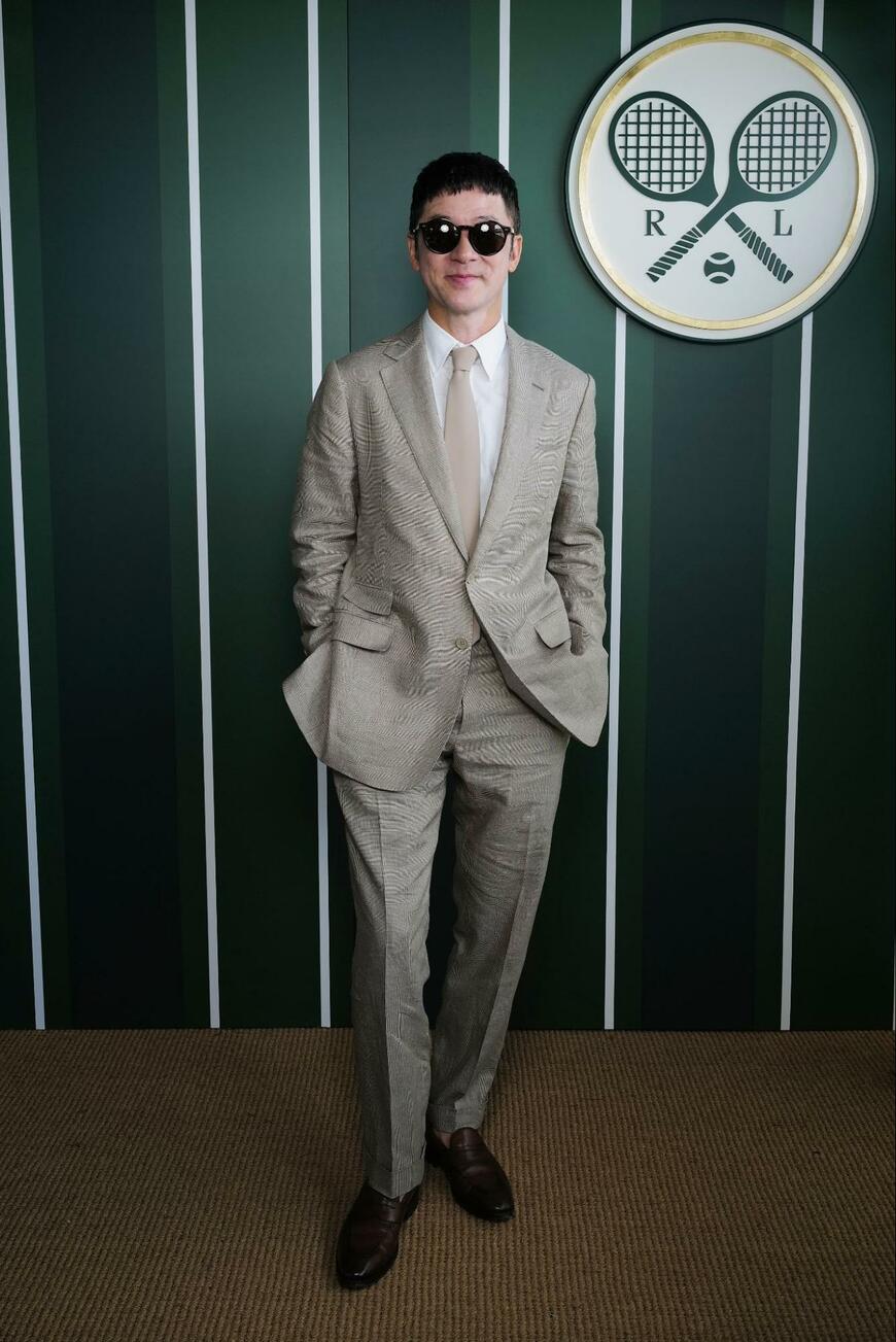 出所：ラルフ ローレン 合同会社「ウィンブルドン選手権オフィシャル アウトフィッター ラルフ ローレンが浅野 忠信さん、森 星さんを現地でお迎え」